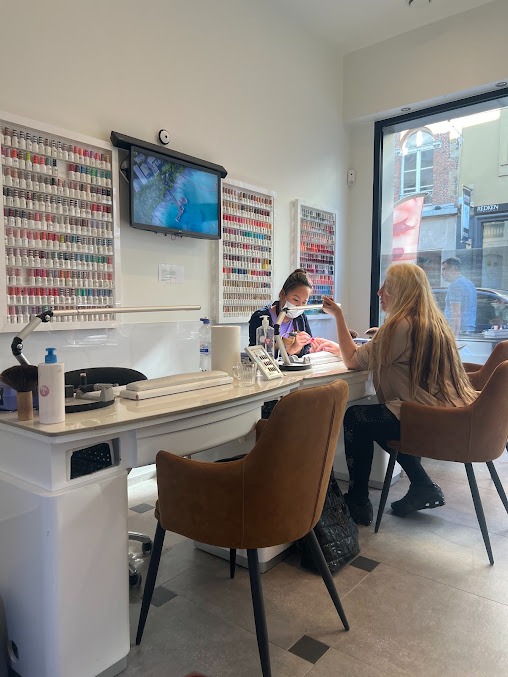 Interieur Hollywood Nails Antwerp — gezellige sfeer